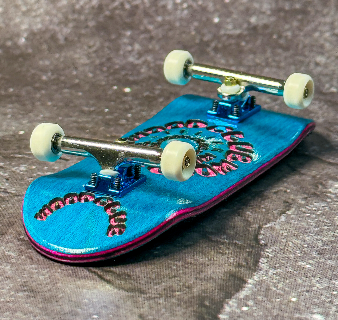 WoodClub ATELIER Wooden deck 33.7mm - "Lagoon Blue"